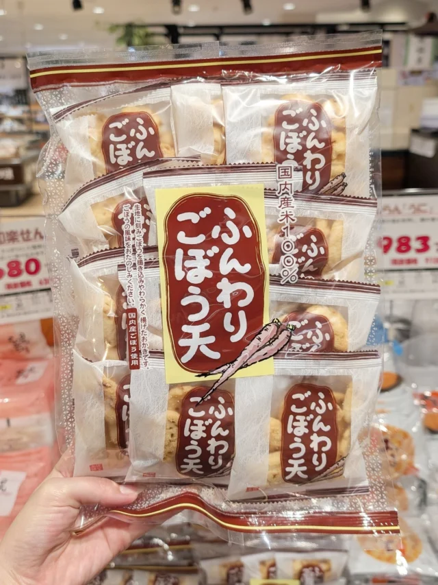 【 オススメお土産 "しょっぱいお菓子編" 】

おはようございます
ニコニコマルシェの橋本です

昨日に引き続き、今日はしょっぱい系のお土産から特に人気の品をピックアップしました🙋‍♀️

マルシェの店内には『日光おかき工房』の店舗が入っているので
このほかにも沢山のおせんべいをご用意しています。

ご進物用の詰め合わせなどもありますのでぜひご覧下さいませ✨

皆さまのご利用をお待ちしております🙌

#道の駅日光 #ニコニコ本陣 #栃木旅行 #日光旅行 #鬼怒川温泉 #栃木土産 #日光土産 #日光おかき工房