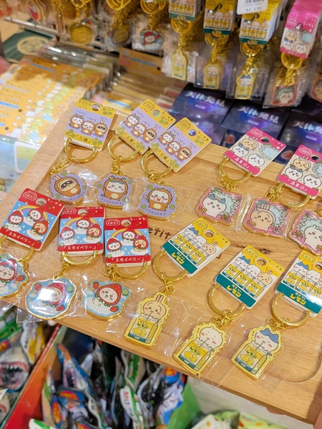 【 🍓ご当地ちいかわキーホルダー🍓 】

おはようございます
ニコニコマルシェの橋本です

最近よくお問い合わせをいただく『ご当地ちいかわキーホルダー』ですが、現在ニコニコ本陣で取り扱いがあるのは写真のラインナップです👆🏻

新商品の #レモン牛乳 コラボも在庫がありますよ🍋🍋

年々種類が増えてきて、どれにするか迷ってしまいますね☺️

ぜひご利用ください◜. ̫.◝

#道の駅日光 #ニコニコ本陣 #道の駅 #ご当地ちいかわ #ちいかわ #日光旅行  #日光土産 #栃木旅行 #NIKKO