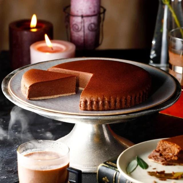 【 🎀御用邸ショコラチーズケーキ販売中🎀 】⁡
⁡⁡
⁡おはようございます⁡
⁡ニコニコマルシェの橋本です⁡
⁡⁡
⁡今年も那須チーズガーデンさんから⁡
⁡季節限定『御用邸ショコラチーズケーキ』が発売となりました!⁡
⁡⁡
⁡数ある季節限定商品の中でもトップクラスに人気のお味です🍫⁡
⁡バレンタインも近いこの季節、贈り物や自分へのご褒美スイーツとしてもぜひご利用ください😊⁡
⁡⁡⁡
⁡┈┈┈┈┈┈┈┈┈┈⁡
⁡▫御用邸ショコラチーズケーキ⁡ 1ホール⁡
⁡￥1,880(税込)⁡
⁡┈┈┈┈┈┈┈┈┈┈⁡
⁡#道の駅日光 #ニコニコ本陣 #道の駅 #栃木旅行 ⁡ #日光旅行 #栃木土産 #チーズガーデン #御用邸 
⁡
⁡⁡⁡
⁡
⁡